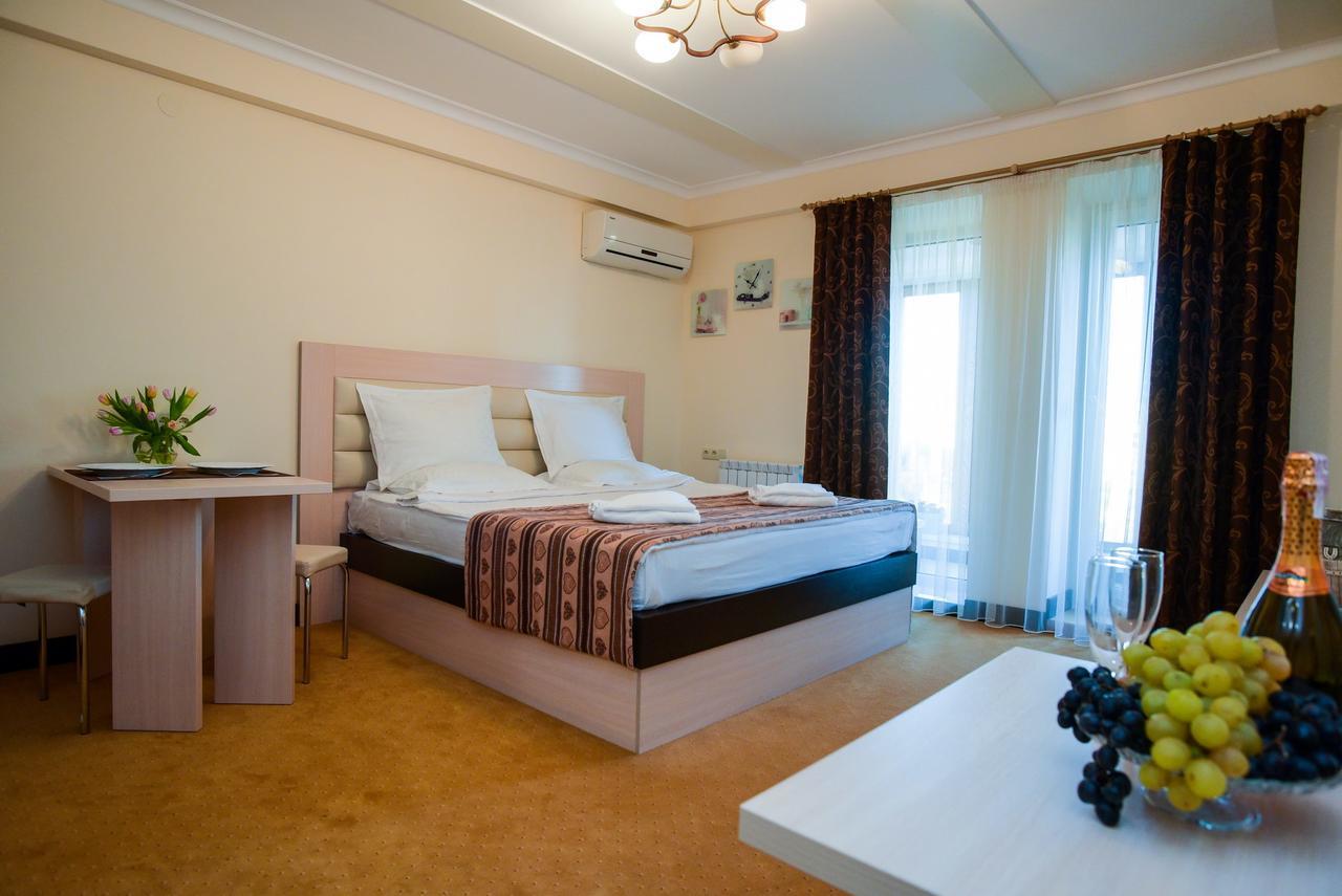 Aparthotel On Klinichna St. Kiev Exterior foto