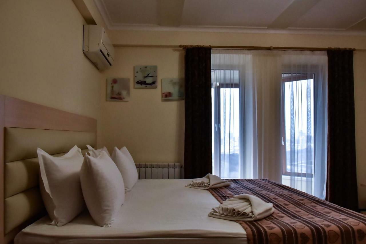 Aparthotel On Klinichna St. Kiev Exterior foto